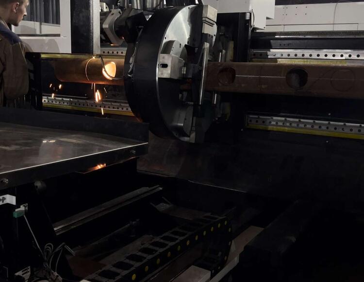 Лазерная резка труб