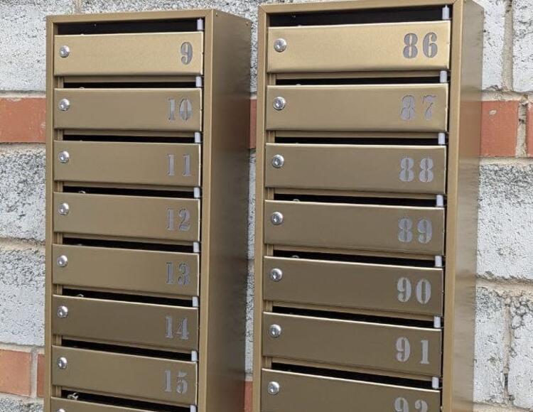 Металлические почтовые ящики