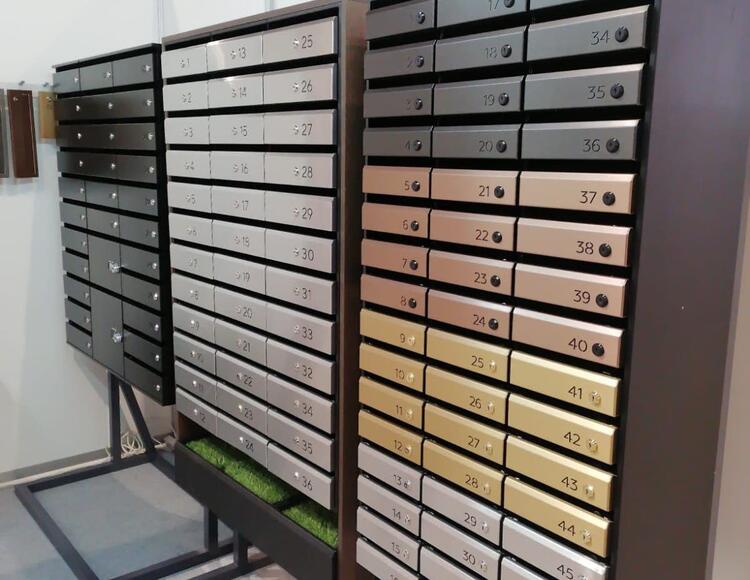 Металлические почтовые ящики