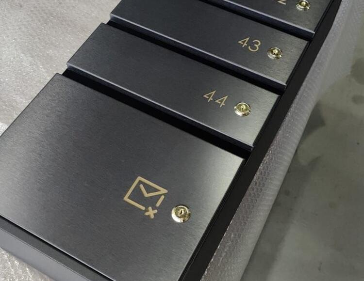 Металлические почтовые ящики