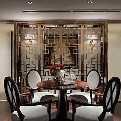 Применение декоративных металлических перегородок в кафе и ресторанах