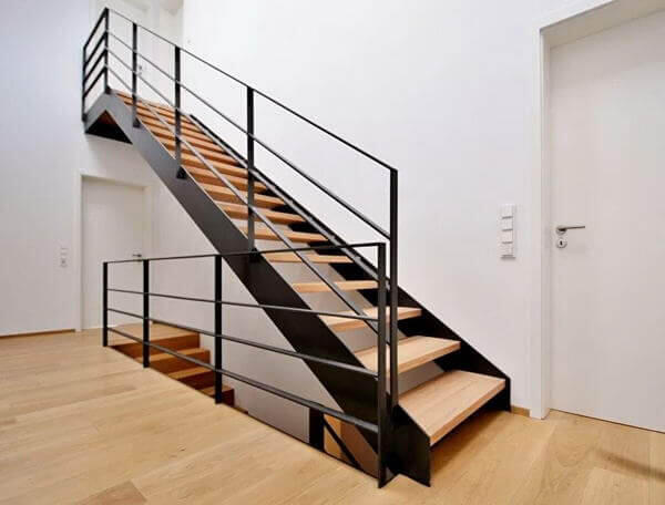 Лестницы из металла для интерьеров