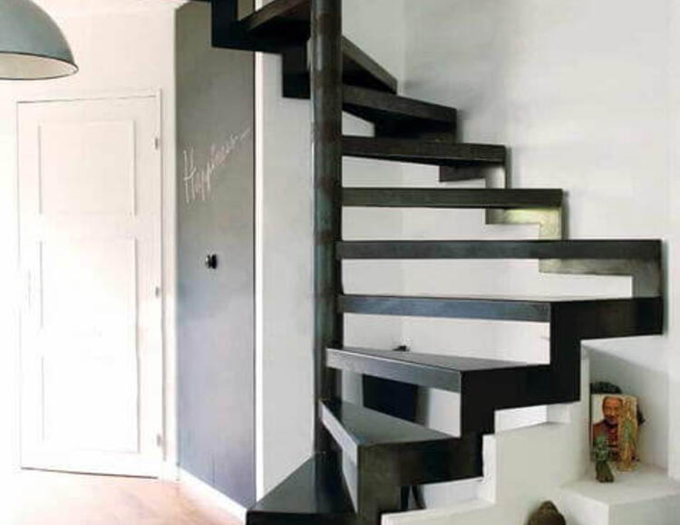 Лестницы из металла для интерьеров