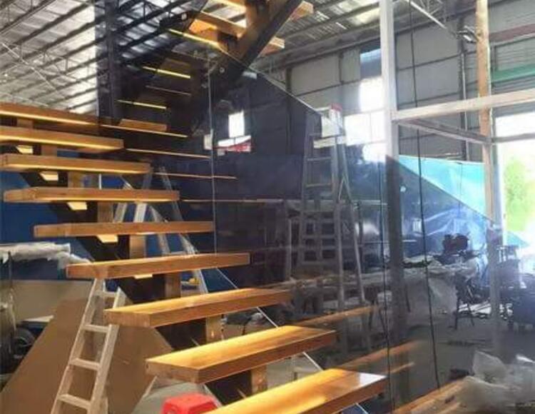 Лестницы из металла для интерьеров