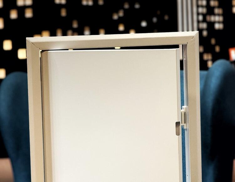 Люк ревизионный металлический